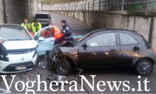 VOGHERA 06/11/2017: Auto distrutte e tre feriti. Paura per un frontale al Sottopasso Cignoli