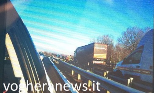 PAVIA 30/11/2017: Tangenziale. Ennesimo incidente nel tratto del cavalcavia della ferrovia