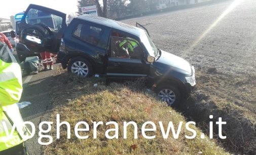 VOGHERA 21/12/2017: Incidente in via Piacenza. Auto esce di strada. Ferito un uomo