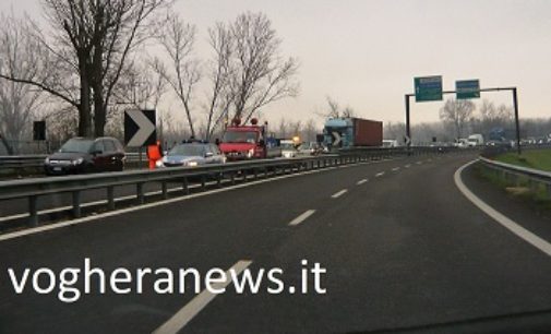 PAVIA 01/12/2017: Anche oggi un incidente sulla tangenziale nel tratto del cavalcavia della ferrovia