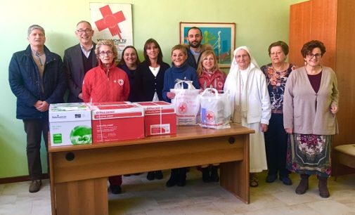 VOGHERA 15/02/2018: La Cri dona alle scuole materiale di cancelleria