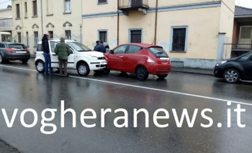 VOGHERA 22/02/2018: Auto sbanda in via Lomellina e provoca un frontale e un tamponamento