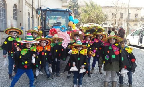 VOGHERA 27/03/2018: Il carro allegorico dell’Istituto di Via Marsala alla Festa di Primavera