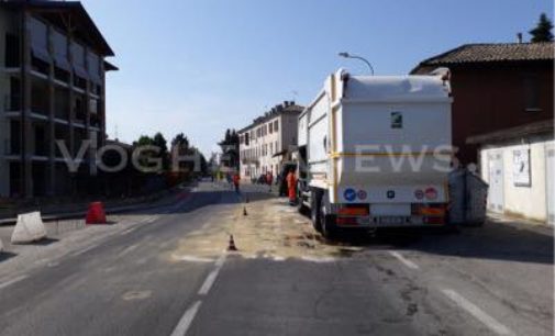 VOGHERA 26/4/2018: Olio in strada in via Negrotto. Allestito un senso unico altrernato