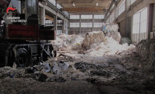 VOGHERA 26/07/2018: Traffico illecito di rifiuti. I Carabinieri forestali arrestano 9 persone. Sequestrati 9 impianti. Indagine nata dalla Recology di Voghera. Il business era nella “carta da parati”