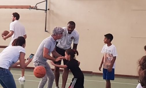 VOGHERA 26/09/2018: Il Derthona Basket in visita dell’Istituto Sacra Famiglia,