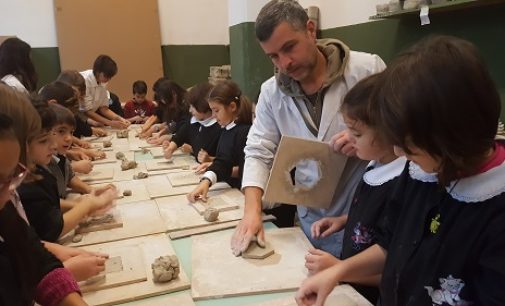 VOGHERA 26/11/2018: Scuola. Alla De Amicis lezioni di fantasia e creatività con la ceramica