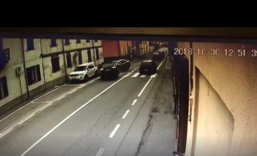 PAVIA 05/11/2018: Malviventi in fuga investono una donna e fanno un frontale con un’auto (Il VIDEO). Arrestato un 24enne