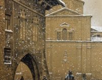 VOGHERA 07/12/2018: II Circolo filatelico fa gli auguri alla città con una cartolina della Piazza Duomo innevata