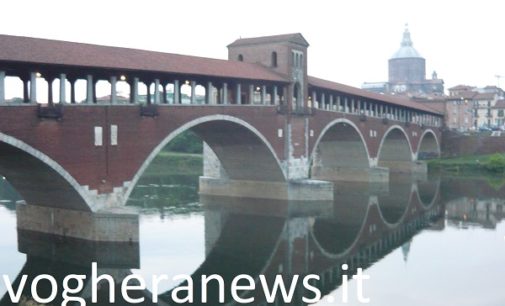 PAVIA 06/06/2020: Coronavirus. Troppi assembramenti. Il Comune vietata di sedersi e sostare sul Ponte Coperto e sulle scalinate del Duomo, del Carmine e di San Teodoro