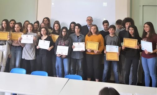 VOGHERA 12/03/2019: Scuola. Alla Dante premiati gli studenti meritevoli. Premi anche per il concorso “Un Poster per la Pace”