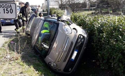 CASTEGGIO 22/03/2019: Auto finisce nel fossato. Pensionato soccorso da 118 e Pompieri è stato portato all’ospedale di Voghera