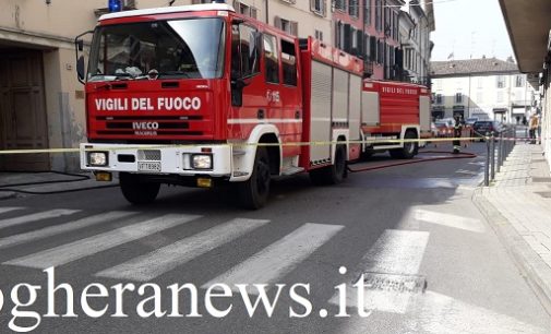 CASTEGGIO 16/04/2019: Incendio in un cortile. Pompieri di Voghera all’opera