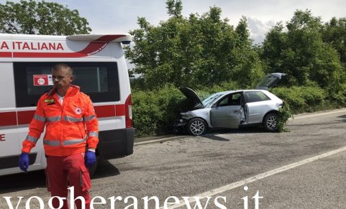 MONTEBELLO 24/05/2019: Auto si schianta sul guardrail e rischia d’andare a fuoco con il ferito a bordo. Camionista di Mede evita il peggio intervenendo con il suo estintore