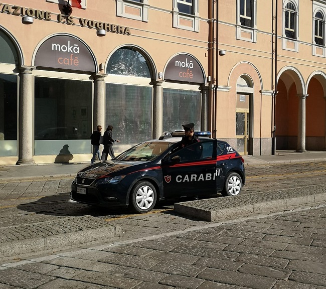 carabinieri voghera furto stazione piazza marconi