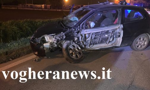 VOGHERA 01/11/2019: Pauroso scontro fra due auto in strada Oriolo. 4 i coinvolti