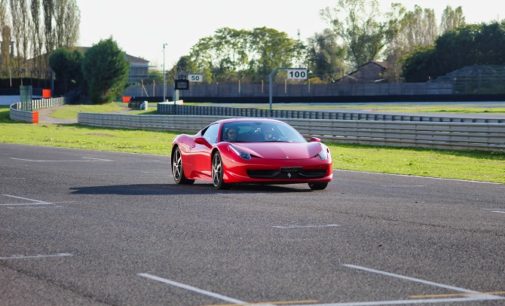 A Natale metti l’adrenalina sotto l’albero. C’è anche Castelletto di Branduzzo tra gli autodromi scelti da CarSchoolBox per far emozionare gli appassionati delle auto sportive