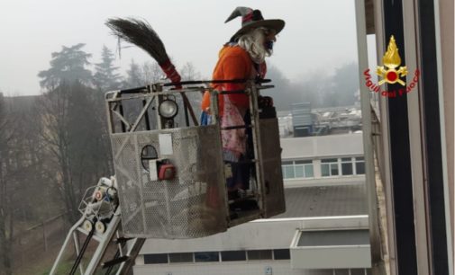 PAVIA 06/01/2020: La Befana dei Vigili del fuoco nel reparto di pediatria del Policlinico San Matteo