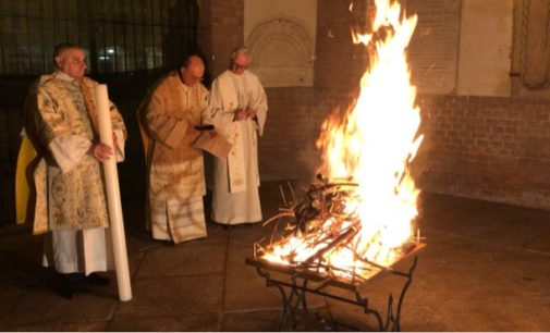 VOGHERA 11/04/2020: La Pasqua in città. Alle 21 dal Duomo la “diretta web” della Messa per la Veglia pasquale