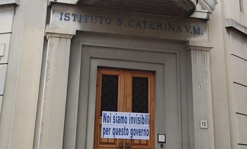 VOGHERA 19/05/2020: La protesta delle scuole paritarie cittadine contro il Decreto rilancio che non le contempla. “E’ un danno per le famiglie e un autogol per lo Stato”