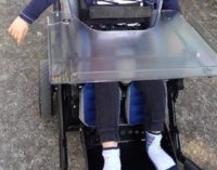 VOGHERA 23/06/2020: Bambino disabile perde accessorio per la sedia a rotelle. Aiutiamolo a ritrovarlo