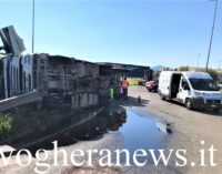 MONTEBELLO 29/06/2020: Strade. Camion ribaltato alla Rotonda sulla Sp1. Traffico in tilt