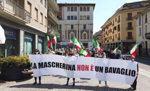 VOGHERA 01/06/2020: Mascherine Tricolori ancora in piazza a Voghera. Oltre 60 persone in Duomo