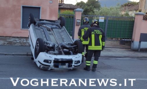 RIVANAZZANO PAVIA 02/08/2020: Incidenti stradali nella notte. Auto ribaltata a Riva. 5 giovani feriti nel Capoluogo