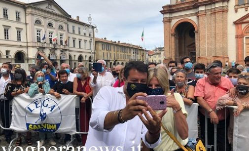 VOGHERA 01/09/2020: Elezioni. Salvini (per Garlaschelli) scalda la piazza Duomo. Votate Lega per evitare l’invasione degli immigrati