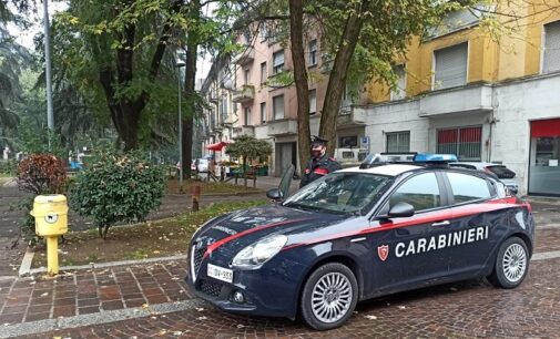 VOGHERA 22/10/2020: Bivacco di gruppo e senza mascherine in piazza. Carabinieri sanzionano 5 persone