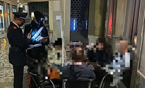 PAVIA 11/10/2020: Controlli anti Covid sulla Movida. I carabinieri sanzionano bar e persone