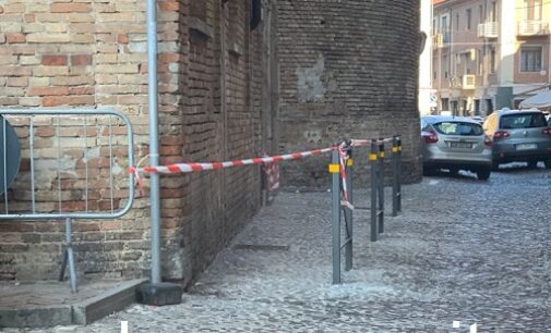 VOGHERA 16/01/2021: Fine della sosta nella strettoia di piazza Duomo. Posate le transenne