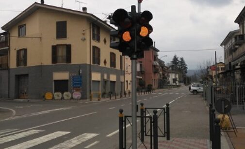 PONTE NIZZA 12/03/2021: Strade. Un semaforo pedonale sulla Sp461 del Penice