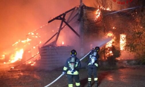 PAVIA 14/04/2021: Incendio all’ex scalo ferroviario. Ats esclude ulteriori dispersioni di amianto nell’aria. La bonifica prosegue