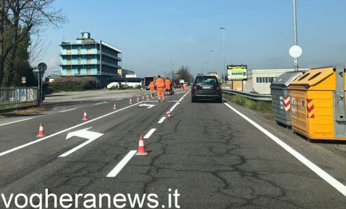 VOGHERA 14/04/2021: Nuova segnaletica orizzontale in via Piacenza in prossimità di strada Grippina. Ci si prepara per la chiusura del ponte Rosso