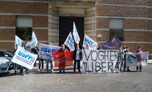 PAVIA VOGHERA 18/05/2021: Carcere. Oggi la protesta della polizia penitenziaria di Voghera in Prefettura a Pavia