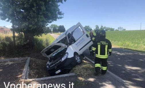 TORRAZZA COSTE 24/06/2021: Auto fuori strada lungo la via Emilia