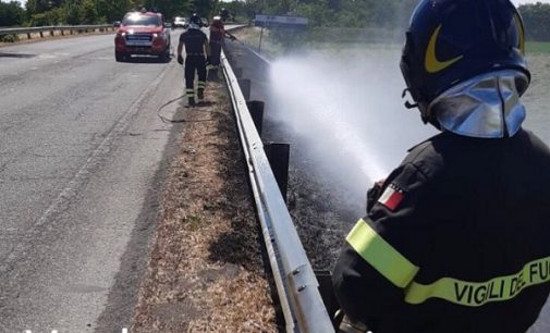 VOGHERA CASTEGGIO 29/06/2021: Incendi vicino alle strade. Super lavoro per i Pompieri e pericoli per la circolazione