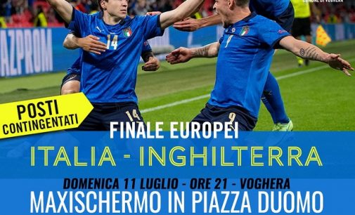 VOGHERA 08/07/2021: Domenica Maxischermo in piazza Duomo per la finale europea Italia-Inghilterra. Schermo anche a Codevilla