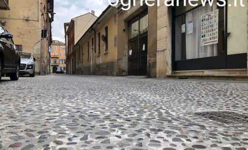 VOGHERA 15/07/2021: Finiti i lavori. Libera via Cavallotti. Il rifacimento del porfido di via Depretis invece è rimandato al 2022