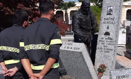 VOGHERA 13/08/2021: Delegazione dei Vigili del fuoco al Cimitero per ricordare collega Davide Achilli morto in servizio nel 2009