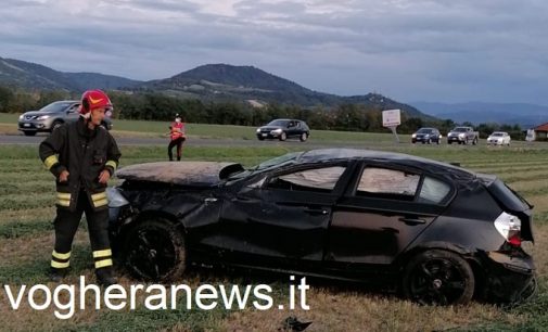 VOGHERA 24/08/2021: Incidente sulla Sp461. Una delle auto coinvolte esce di strada e si cappotta nel campo. Ferita una giovane