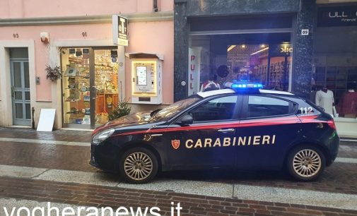 VOGHERA 04/01/2022: Furti e danni ai negozi del centro. I carabinieri stanotte hanno sventato un colpo e arrestato un uomo