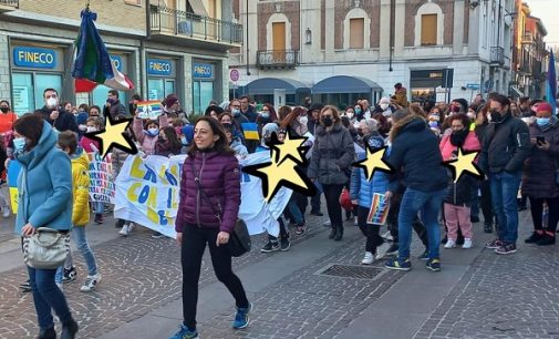 VOGHERA 06/03/2022: Guerra in Ucraina. Ieri la “camminata per la pace” della scuola Provenzal