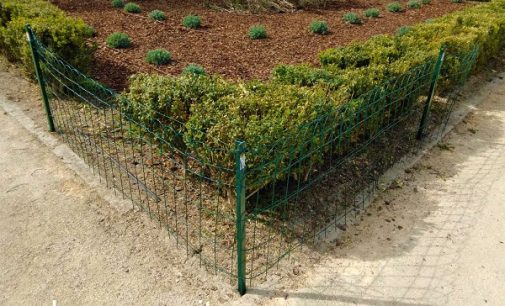 VOGHERA 14/04/2022: Vandalismi ai danni dei giardini di piazza Castello. Arriva la recinzione delle aree verdi. Ecco come sarà