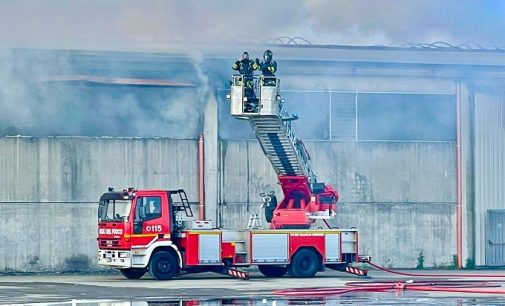 CASEI GEROLA PAVIA PROVINCIA 24/05/2022: Incendio al capannone industriale di Casei. L’appello dei Vigili del Fuoco: “Servono sedi adeguate. Più uomini. E più mezzi”