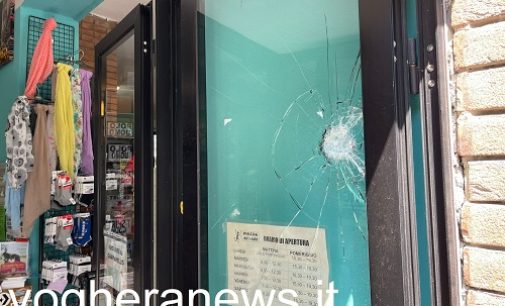 VOGHERA 18/05/2022: Vandalismi contro la sede della Lista Civica “Voghera +Libera” e contro un negozio. La condanna del Sindaco e della Giunta. Appello alle forze dell’ordine