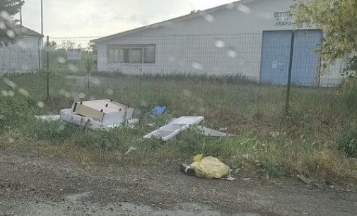 ECOLOGIA 14/05/2022: Rifiuti in strada. Nessuno li toglie. La protesta di una lettrice 