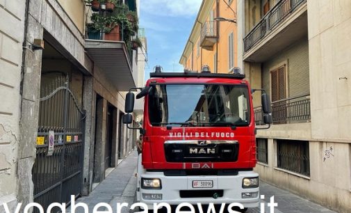 VOGHERA 16/06/2022: Troppe spine in una presa elettrica. Principio d’incendio in un appartamento di via Mazzini. L’intervento dei vigili del fuoco evita il peggio