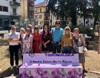 VOGHERA 21/06/2022: Fibromialgia. Inaugurata dal Comune la panchina viola in piazza S.Bovo. Critico il Pd: “Si amministra la città in modo silenzioso e privato”